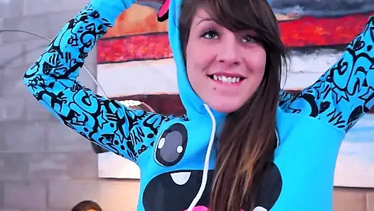 Adik tiriku yang lagi sange berat!