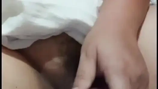 Играю с киской из баклажана