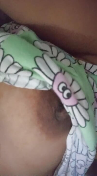 18 + Studentkinja prvi put Musterbate sa svojim velikim sisama i mokrom lokalnom Šri Lankom