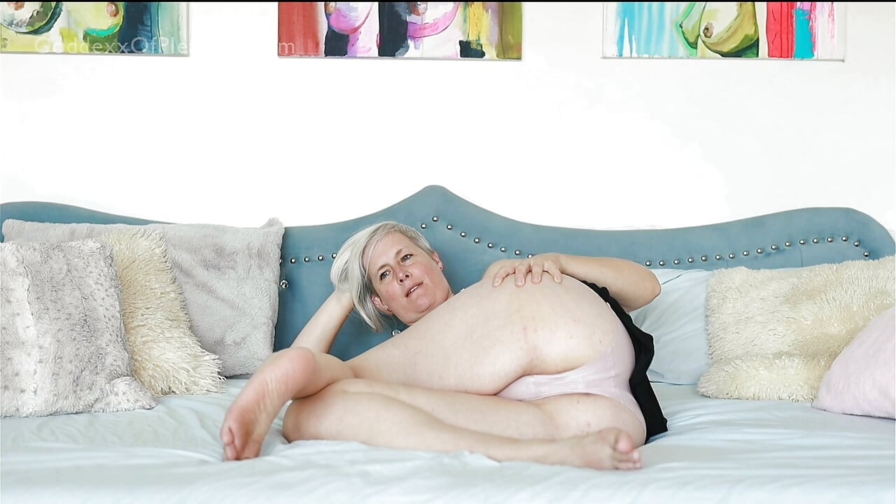 Worship My Soft Juicy All Natural 49 Year Old Ass Before I Let You Cum All Over It (JOI)