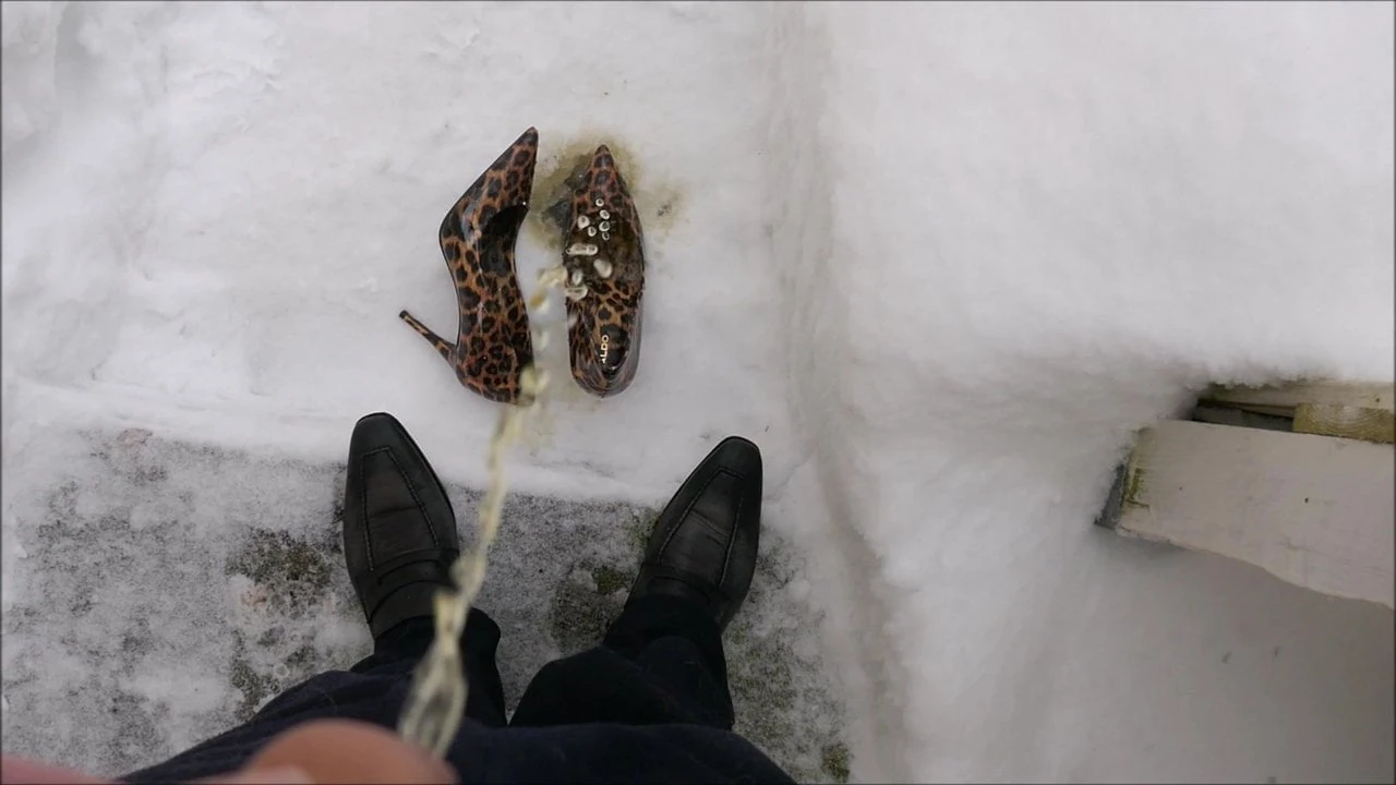 Chcaní na jehly s vysokými podpatky s leopardím potiskem