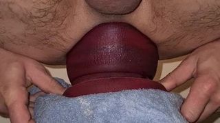 Chevauchage anal profond avec un énorme espace profond 130 de toppedtoys