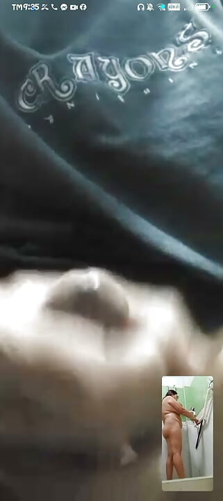 又一次和我老婆的視訊性愛，拍她屁股。