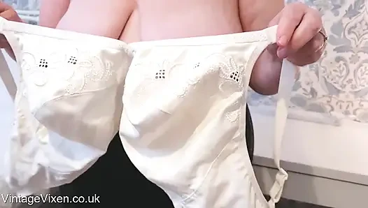 MATURE BBW LADY DRESSING AND UNDRESSING