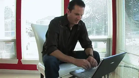 Вылизали паулу и взорвали мокрую киску на диване, трах