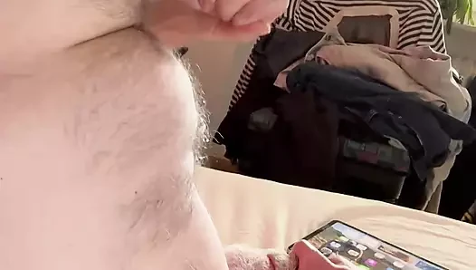 Kıllı göğsüme at gibi yarakla ateş ediyor