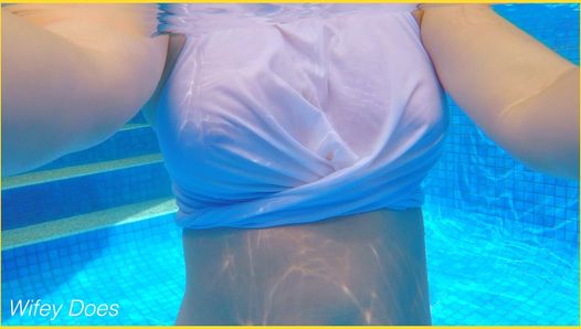 Wifey wet shirt best of video összeállítás - Feleség melltartó nélkül és nedves a medencében.