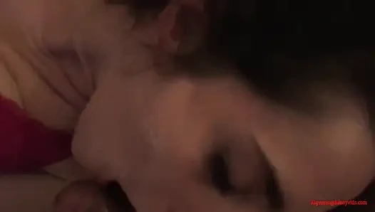 Aku lagi asik telan spermaku sampai dicrot di muka!