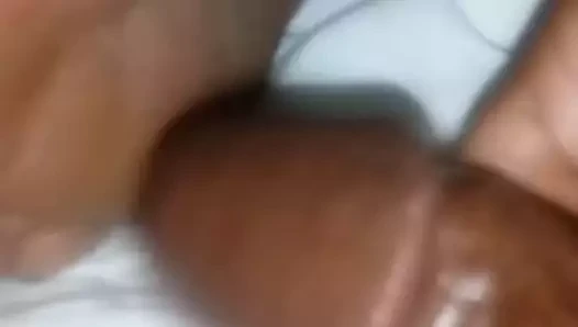 karısının üzerinde Cum yapar