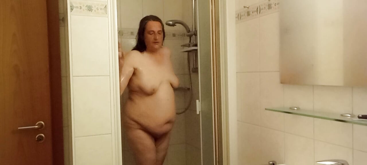 Mature MILF Shows What Others Are Hiding