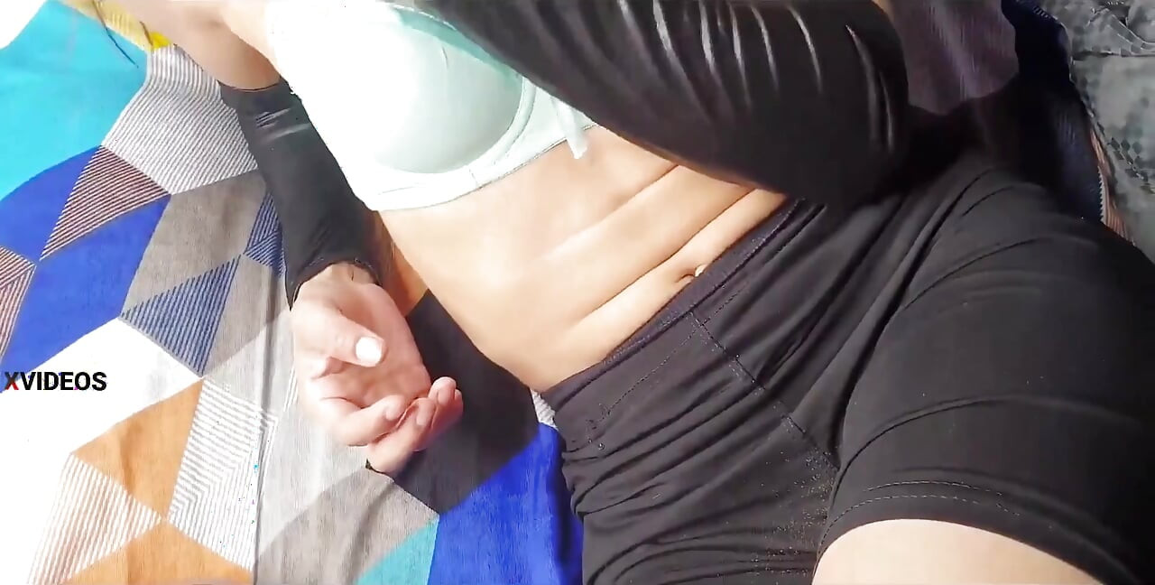 좋은 기분이 아니기 때문에 섹스를 요구하는 소녀 친구.