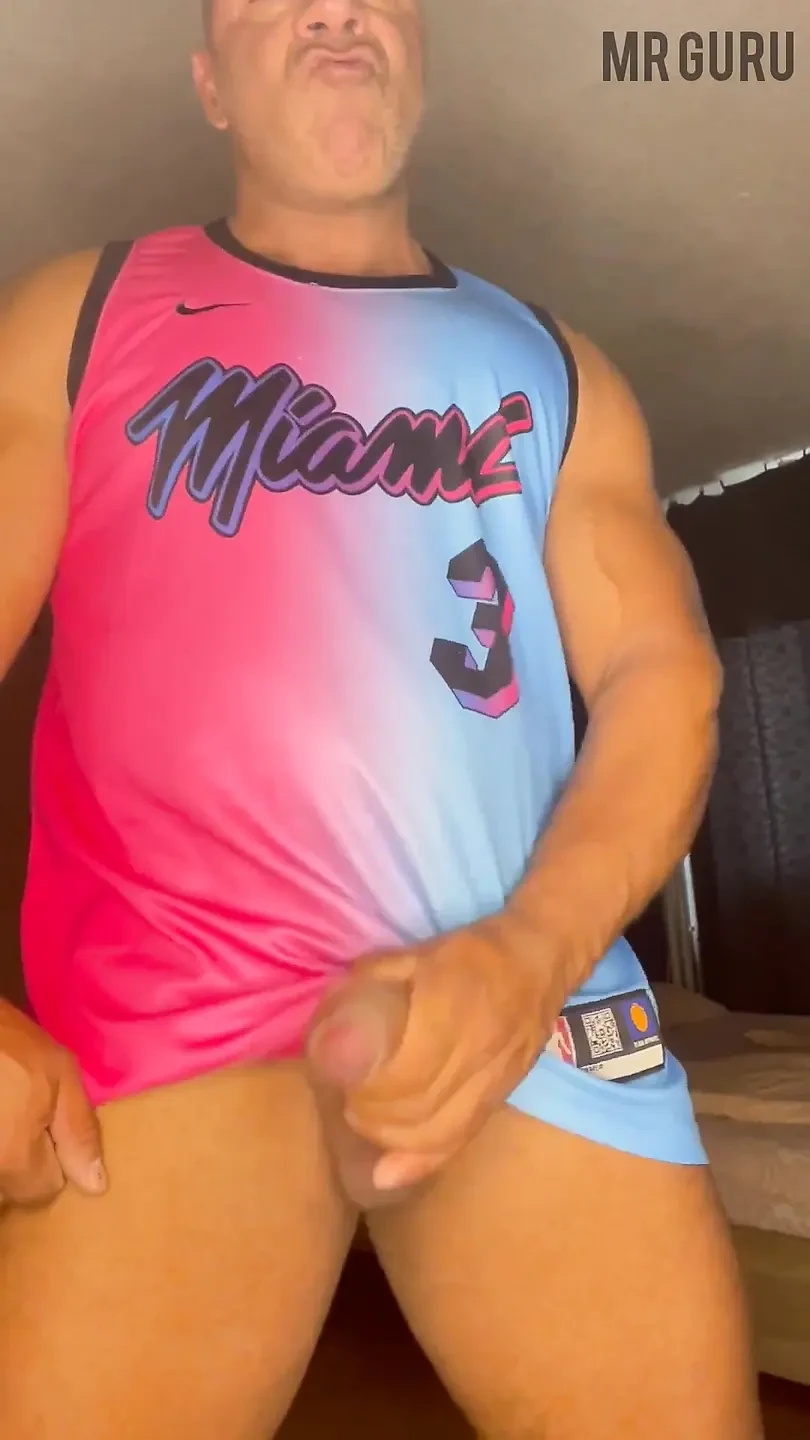 Mr Guru Solo Bodybuilder Daddy Wank