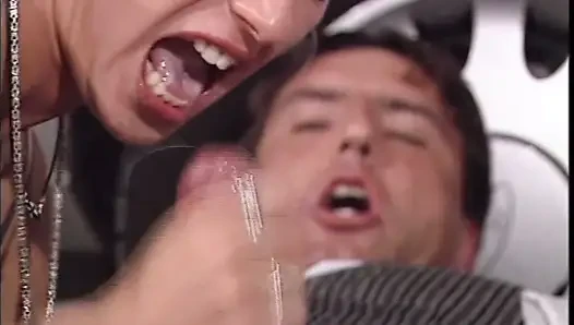 Sie ist zufrieden, sex mit seiner freundin zu haben