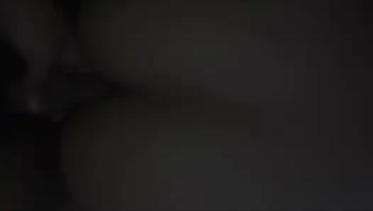Недостижимая в гостиной, есть мой член внутри.