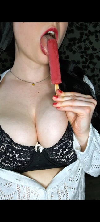 Mom wants a popsicle too when it's hot.