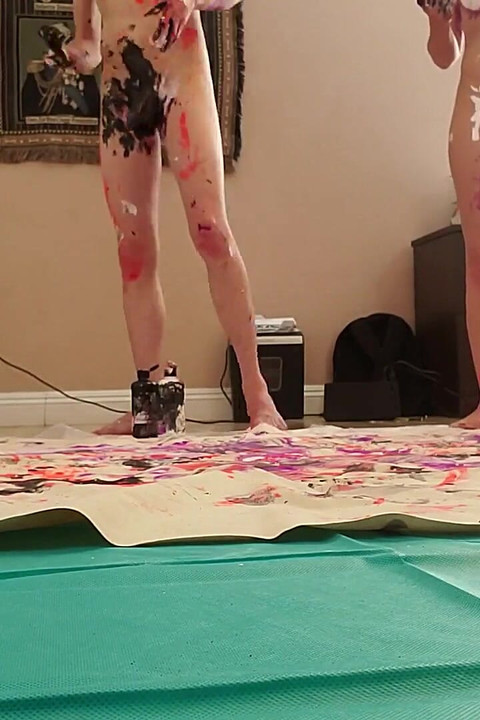 BTS วาดรูปตัวเปลือยบนผ้าใบ