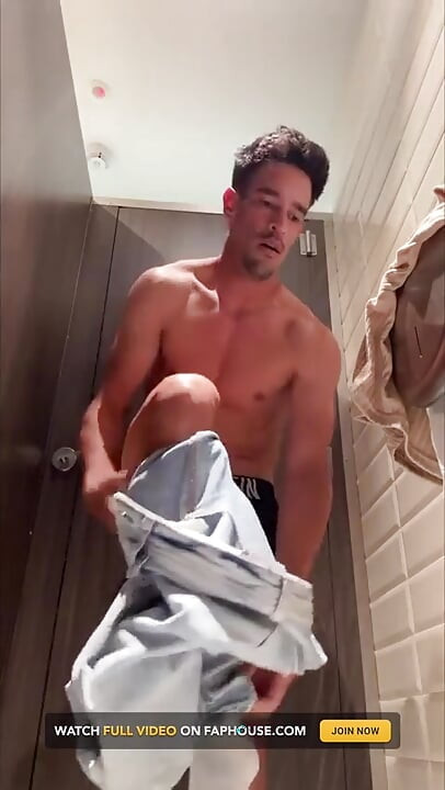 Walking Naded on Public Bathroom