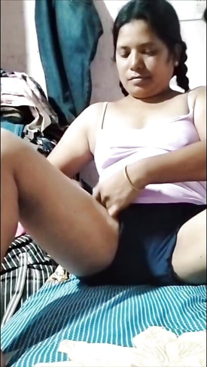 Des filles mignonnes seins et chatte