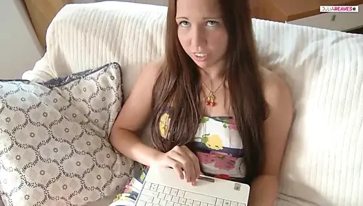 Kız arkadaşı sert darbelerle sikişirken yüksek sesle inliyor