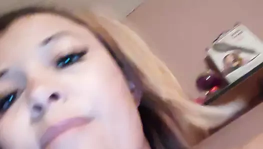 Diese blondine liebt gurke