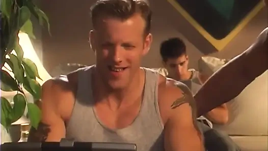 Tera Patrick masturbiert und beobachtet Jayna Oso, wie sie einen doppelpenetration bekommt