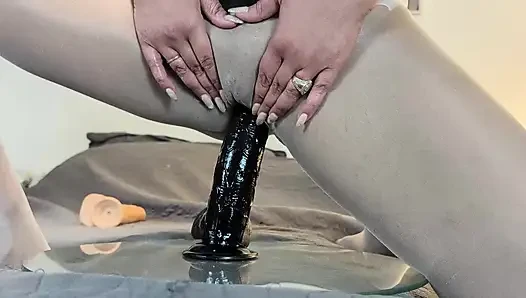 Mengisi celana dalam memek