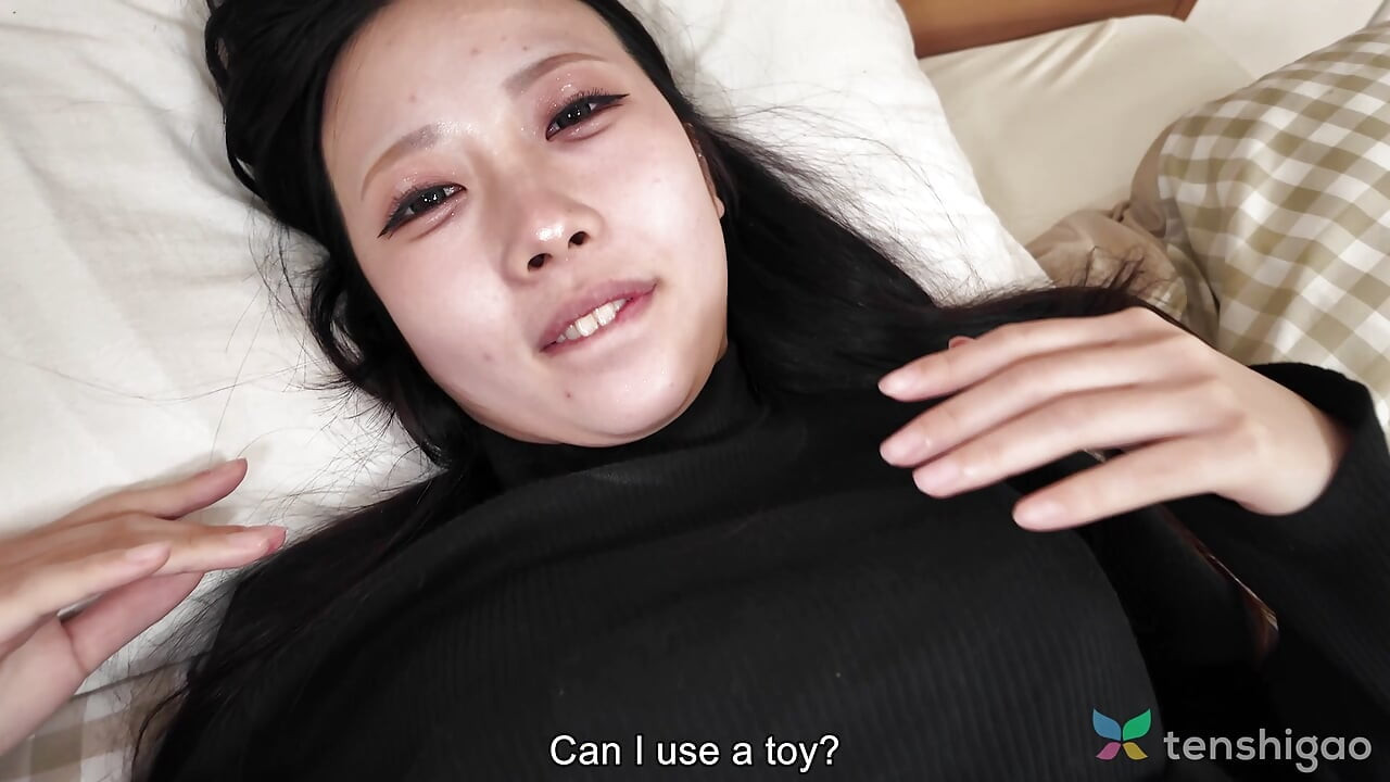 Gadis kurus Jepang sange kanna ichihara lagi asik mainin kontol ngacengnya.