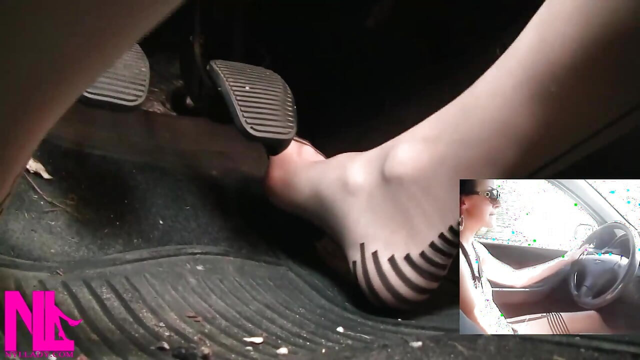 Sensual condução e bombeamento de pedal em meia-calça com costura Charmante