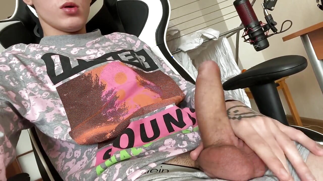 Jerking off an Unshaven Dick