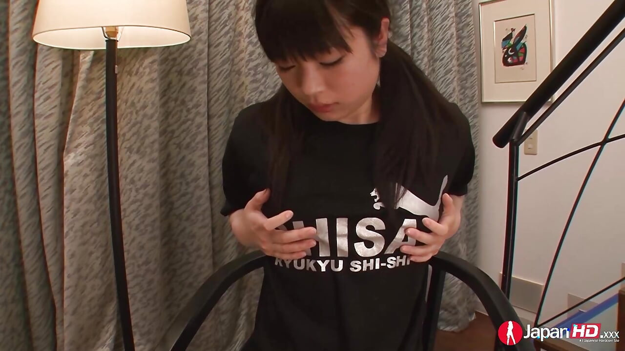 日本小可愛被玩具操到噴水