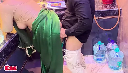 Desi Beautiful Bhabhi Mili Park Mein AUR Ghar tak Aaayi Chudai Ke liye
