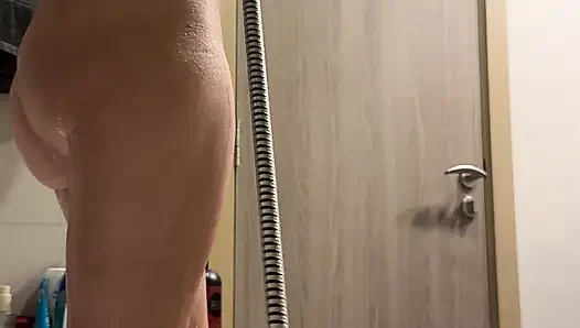 Intimate Shaving in the Bathtub