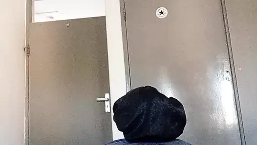 Menggosok kacangku sampai orgasme lebih banyak
