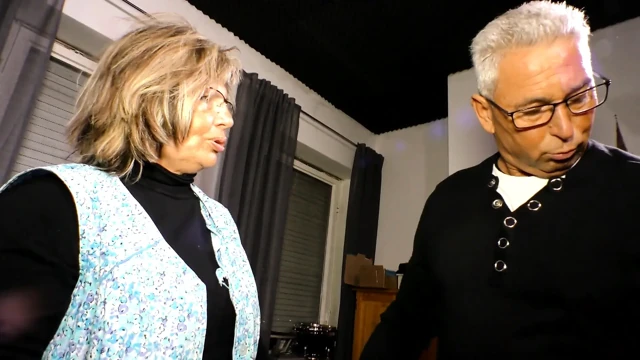 Sexy old mature gets fucked hard in her big round ass