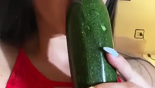 Очень шаловливая девушка