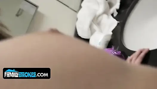Üvey kız kardeşimi banyoda sikiyorum tam film Holly Hendrix, Kimmy Granger ve Aidra Fox