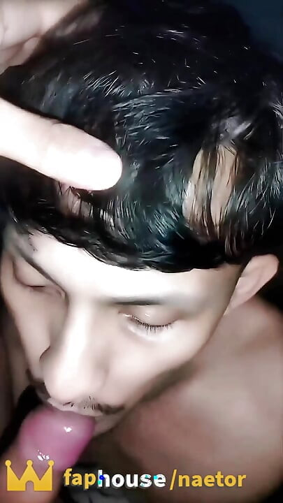 レディボーイにオーラルセックスをする。