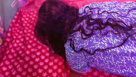 Suudi ateşli hizmetçi yatağımı temizlerken büyük göt kıyafetlerini çıkarıyor ve ateşli oluyor ve gördükten sonra mastürbasyon yapıyorum