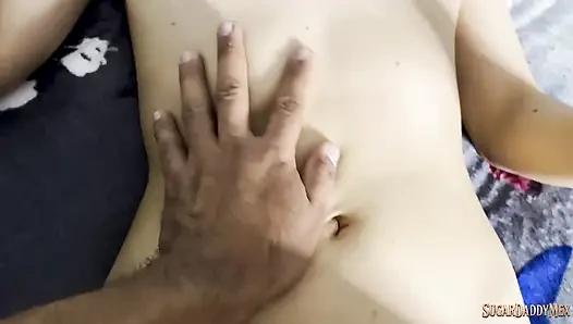Dulce çifte penetrasyona bayılıyor - çığlık atarken amına dildo ve yatakta götüne derin yarak