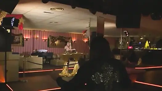 MILF mit dicken titten im Musikstudio von einem harten schwanz gefickt, um ihr echtes vergnügen zu bereiten