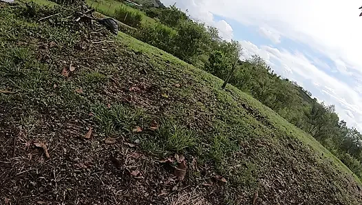 Секс на улице на Хэллоуин с двумя латинами