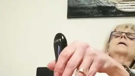 Riesen dildo und anschließend mit vibrator beendet