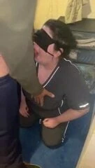 Большой белый член трахает в рот мою белую блядь