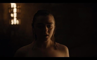 Maisie Williams (Aria Stark), сцена обнаженного секса получила s8 e2