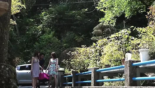 Japanese foursome - 2 gadis hot dengan memek berbulu di-gangbang sama 2 cowok berengsek