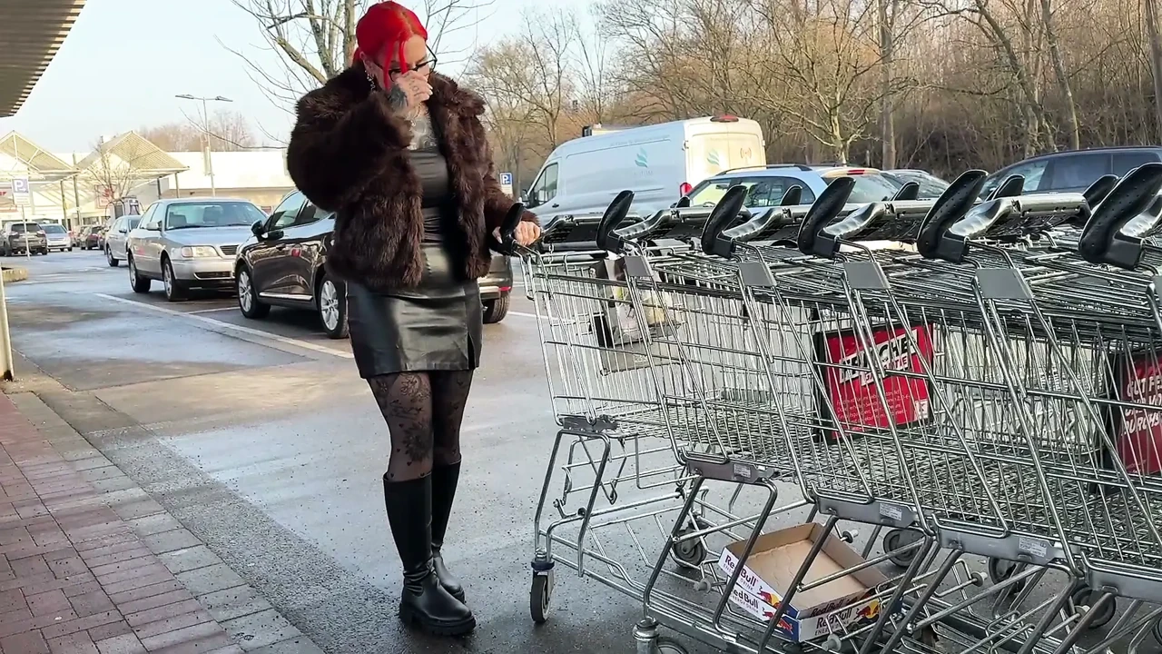 My first internship in the supermarket and I was allowed to go blank into her MILF hole... am I now threatened with being kicked out?