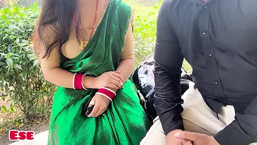 Desi Beautiful Bhabhi Mili Park Mein AUR Ghar tak Aaayi Chudai Ke liye