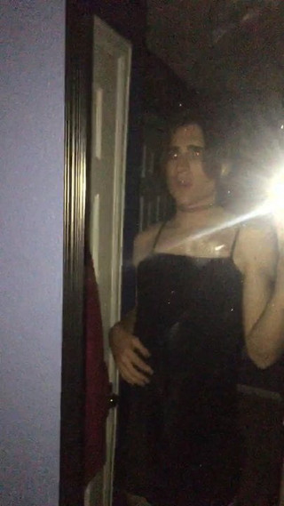 Korkak femboy yüksek topuklu