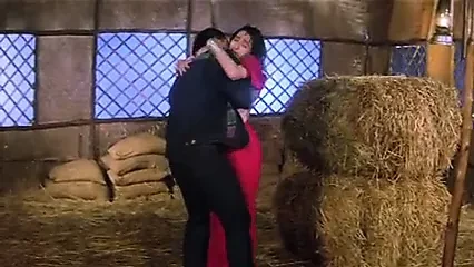 Govinda romance dulaara with Karishma Kapoor
