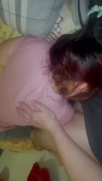 Nevlastní táta mě budí jen s penisem v puse a kundičkou